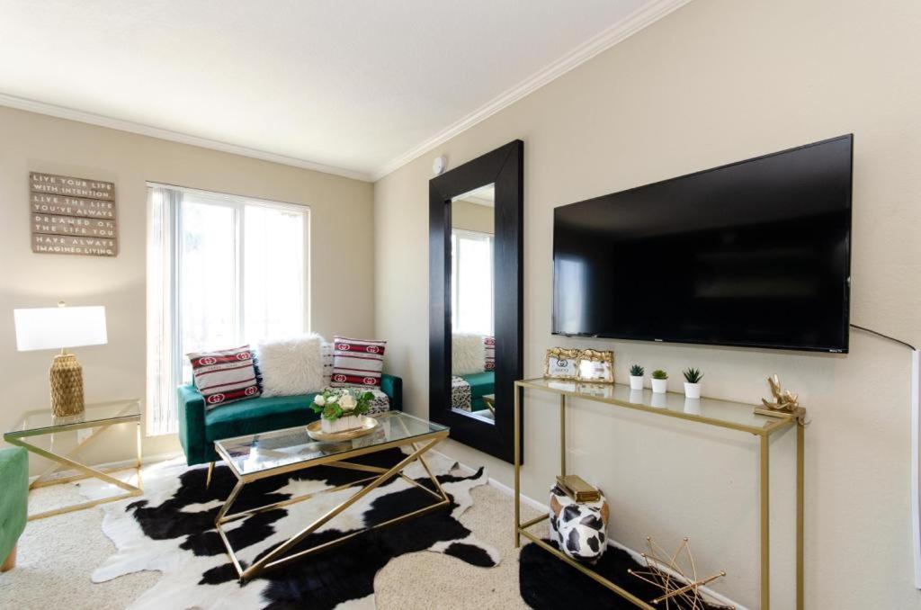 Gucci Mickey And Maxico Lofts Free Parking And Wifi Apartamento Los Ángeles Exterior foto