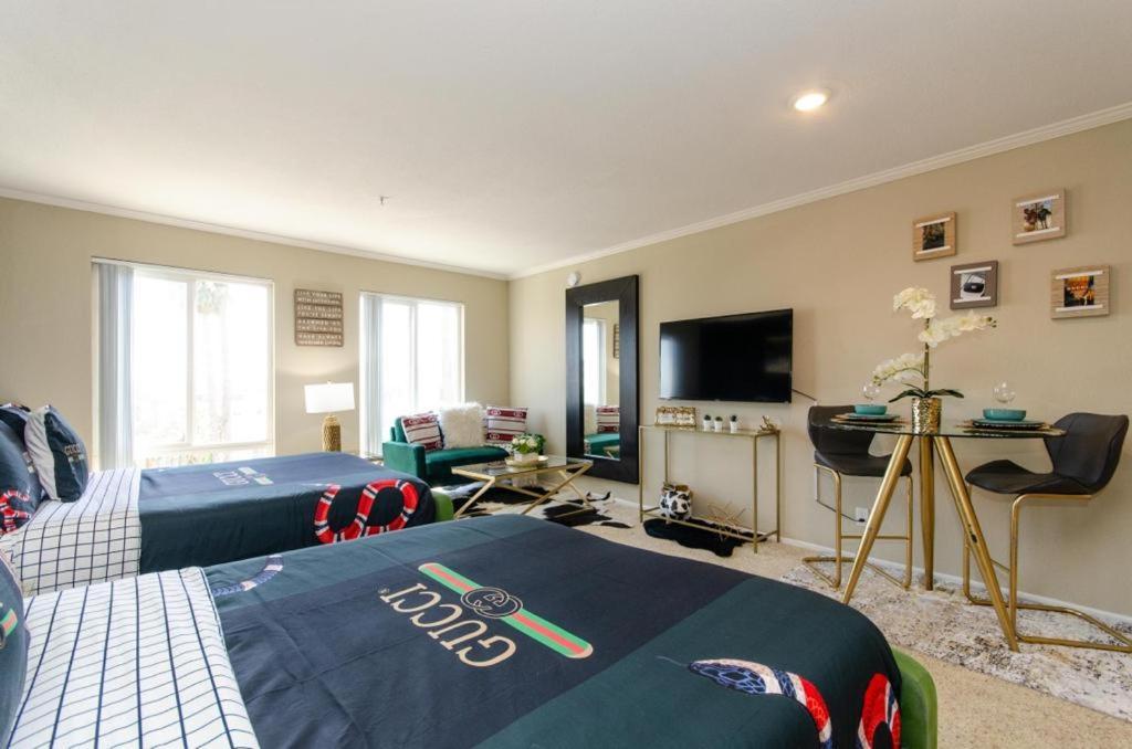 Gucci Mickey And Maxico Lofts Free Parking And Wifi Apartamento Los Ángeles Exterior foto